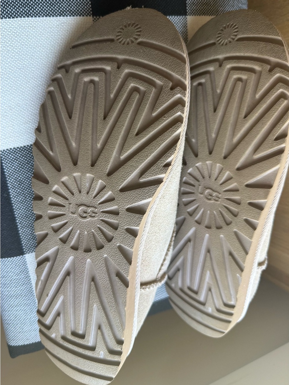 UGG Sand Classic Micro Boots Slipper Size 10 Excellent - Picture 11 of 13